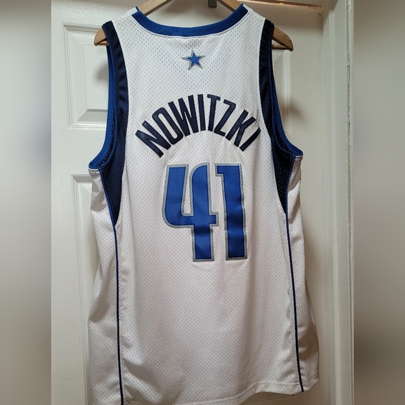 Dallas Mavericks Jersey - Picture 3 of 6